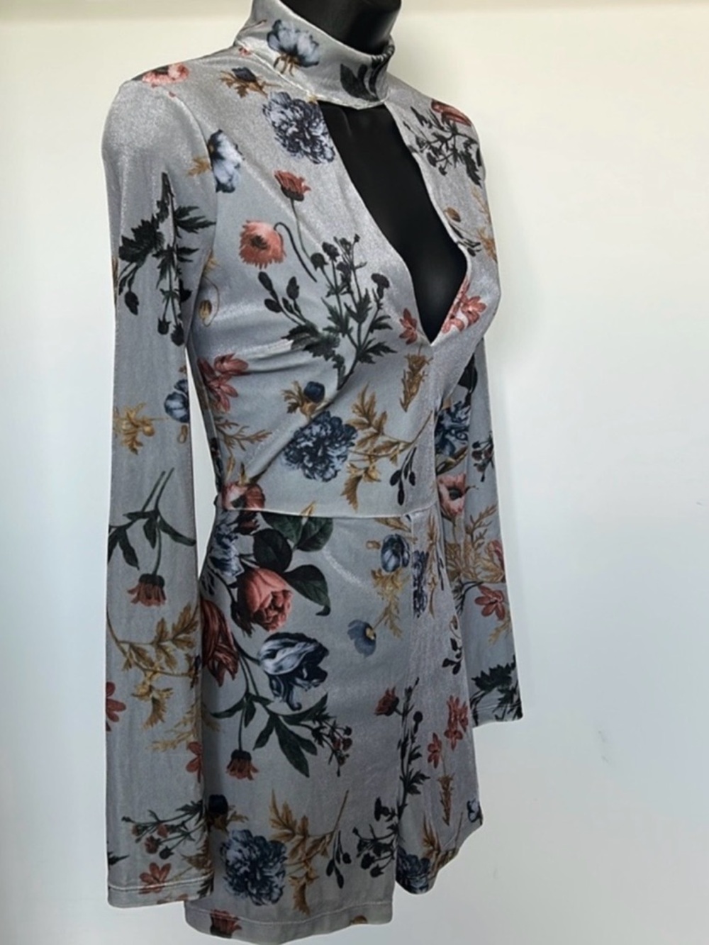 BLITHE Velvet Floral Romper Blue Cutout Mock Neck Bodycon Size Small NWT Sexy - Picture 4 of 15